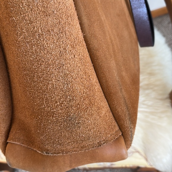 Filson Men’s Rugged Suede Tote - Picture 9 of 14